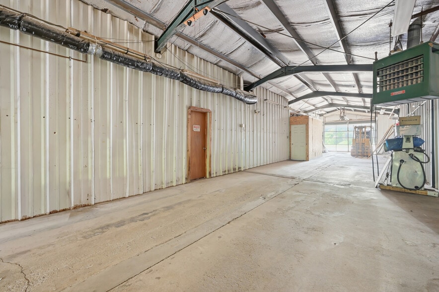 More Photos Of 3433 Sharon Rd, West Middlesex Warehouse For Sale