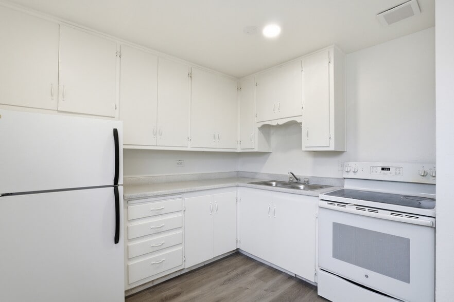 More Photos Of 1592 Lansing St, Aurora Apartments For Sale