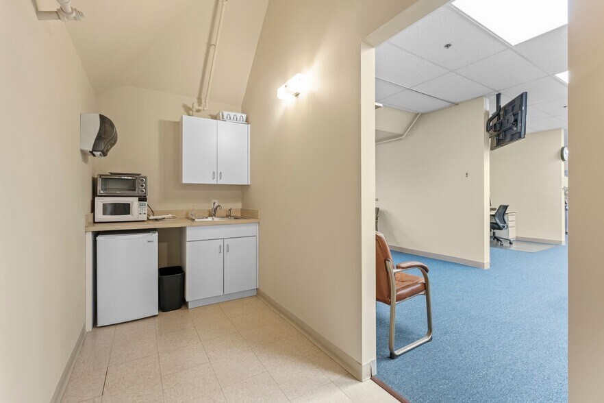 More Photos Of 17 Elm Ave, Hackensack Rehabilitation Center For Lease