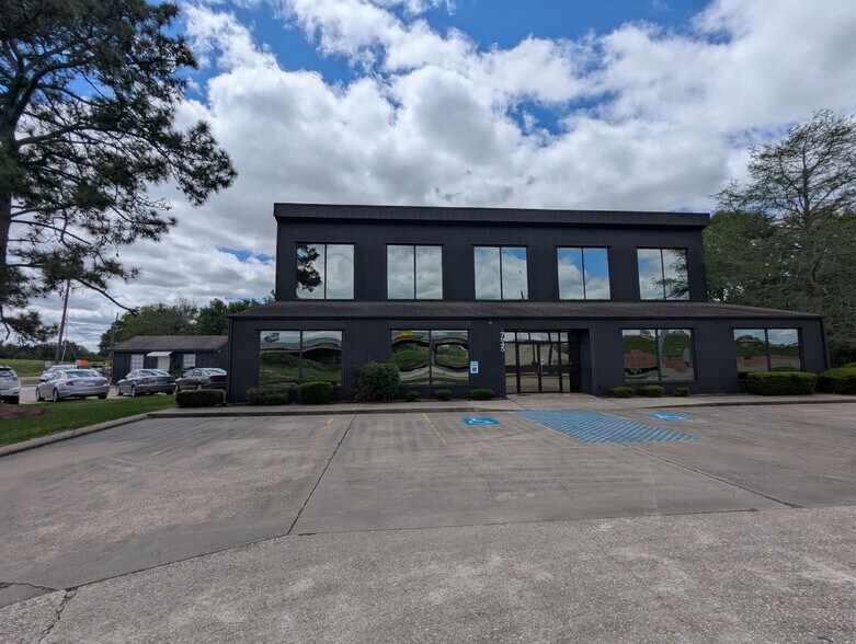 More Photos Of 7945 Eastex Fwy, Beaumont Office For Sale