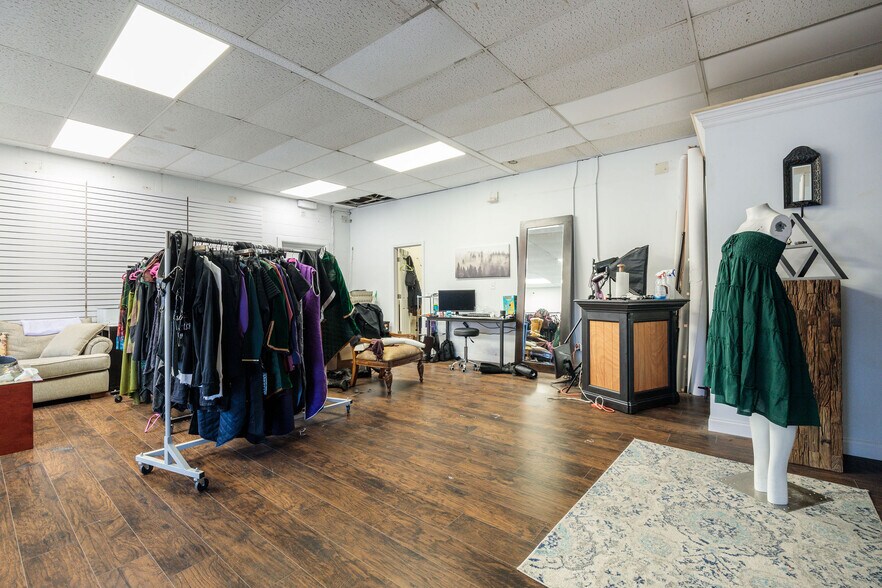 More Photos Of 2312-2314 W Cary St, Richmond Warehouse For Lease