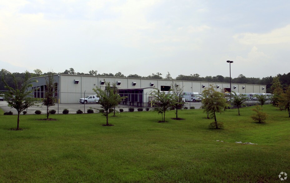 More Photos Of 126 Gignilliat Cir, Savannah Distribution For Lease