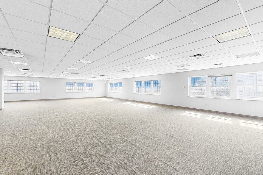 More Photos Of 2200 Grand Ave, Des Moines Office For Sale