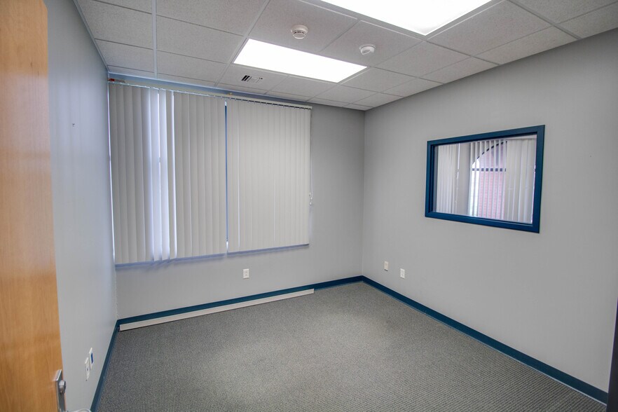 More Photos Of 18400 Shipman Rd, Carlinville Schools For Sale