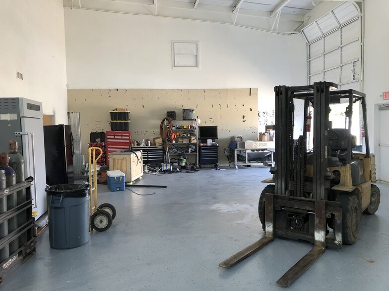 More Photos Of 3700 Thompson St, Austin Loft Creative Space For Lease