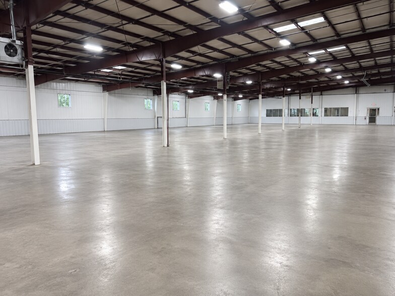 More Photos Of 3631 Aerial Way Dr, Roanoke Warehouse For Sale