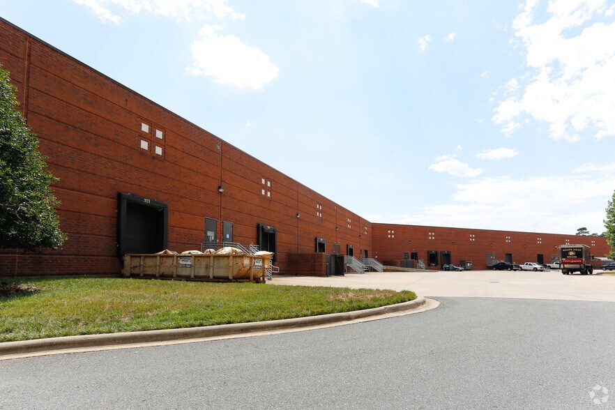 More Photos Of 11515 Vanstory Dr, Huntersville Light Distribution For Lease