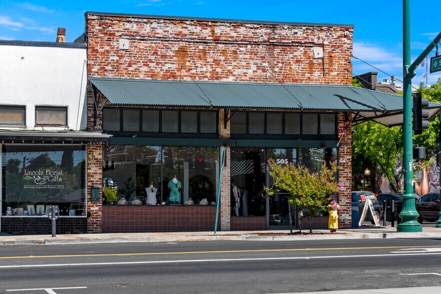 More Photos Of 505-678 Lincoln Blvd, Lincoln Storefront For Sale