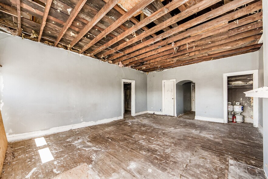 More Photos Of 1068-1072 E Livingston Ave, Columbus Storefront Retail Residential For Sale