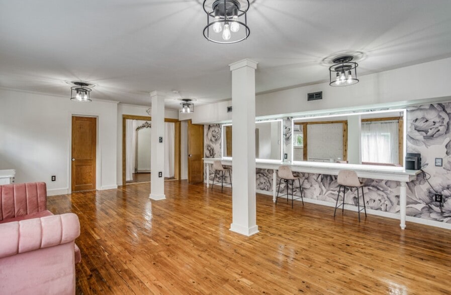 More Photos Of 544 N Main St, Crestview Storefront Retail Office For Sale