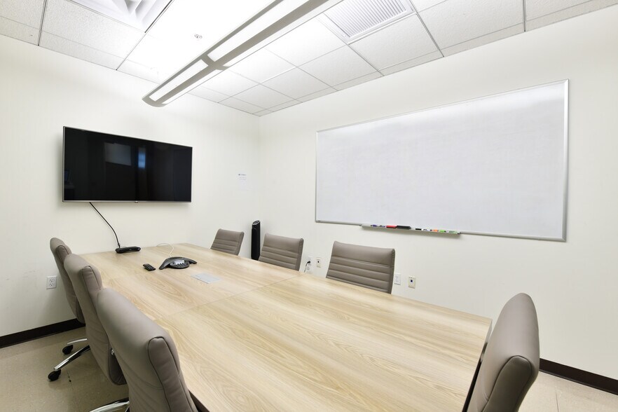 More Photos Of 1048 N 44th St, Phoenix Office For Lease