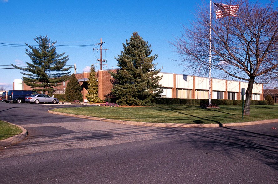 Primary Photo Of 103 Bauer Dr, Oakland Manufacturing For Lease