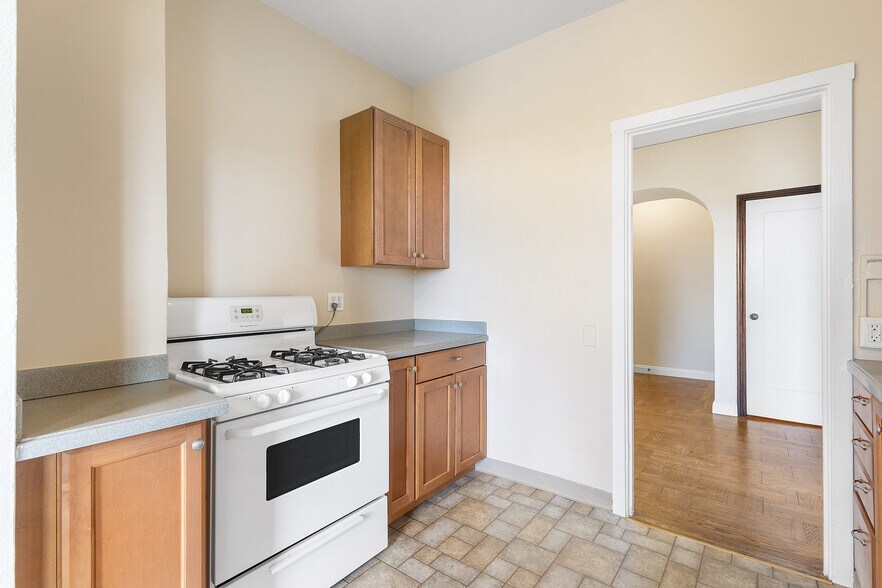 More Photos Of 1001 Warfield Ave, Oakland Apartments For Sale