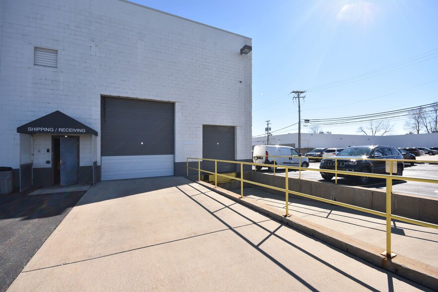 More Photos Of 999 Tech Row, Madison Heights Research And Development For Lease