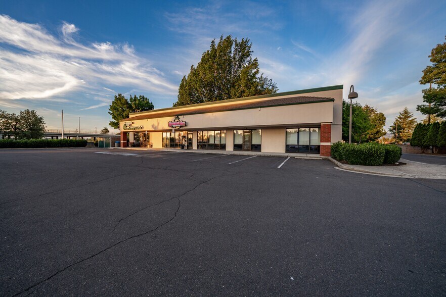 More Photos Of 1205-1350 Plaza Blvd, Central Point Freestanding For Lease