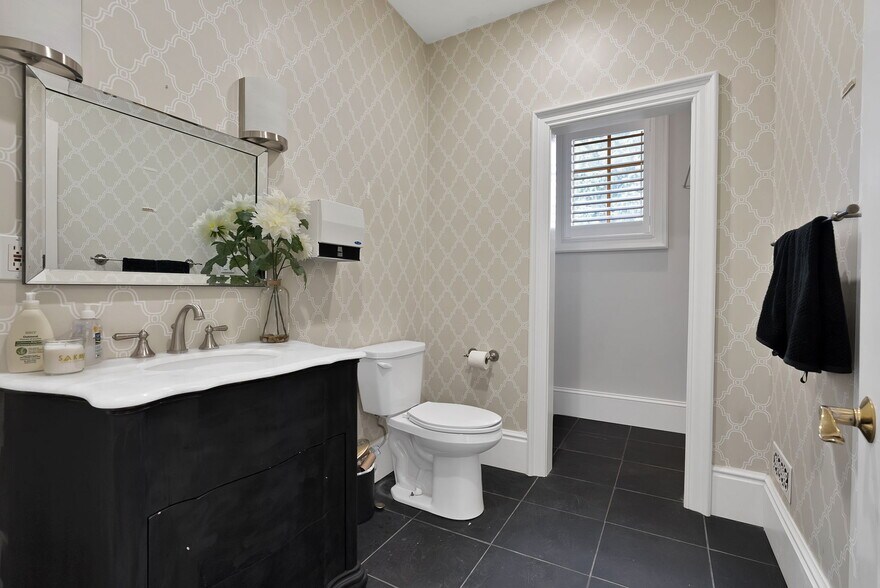 More Photos Of 780 Garden St, Whitby Office Residential For Sale