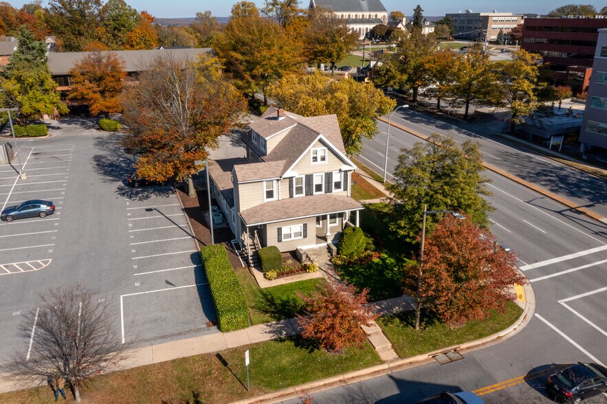 More Photos Of 300 Allegheny Ave, Towson Office For Sale