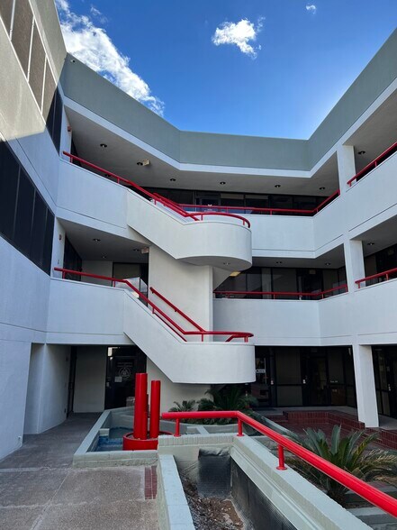 More Photos Of 2601 N 3rd St, Phoenix Medical For Lease