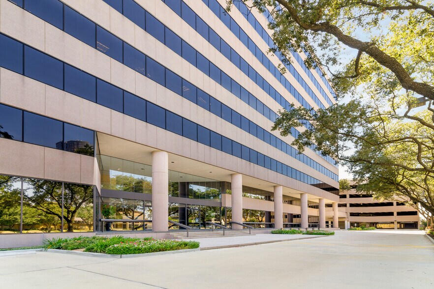 More Photos Of 2000 Bering Dr, Houston Office For Lease