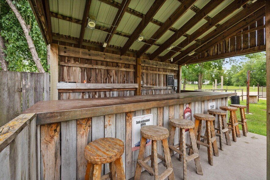 More Photos Of 511 Fergus Ave, Erhard Restaurant For Sale