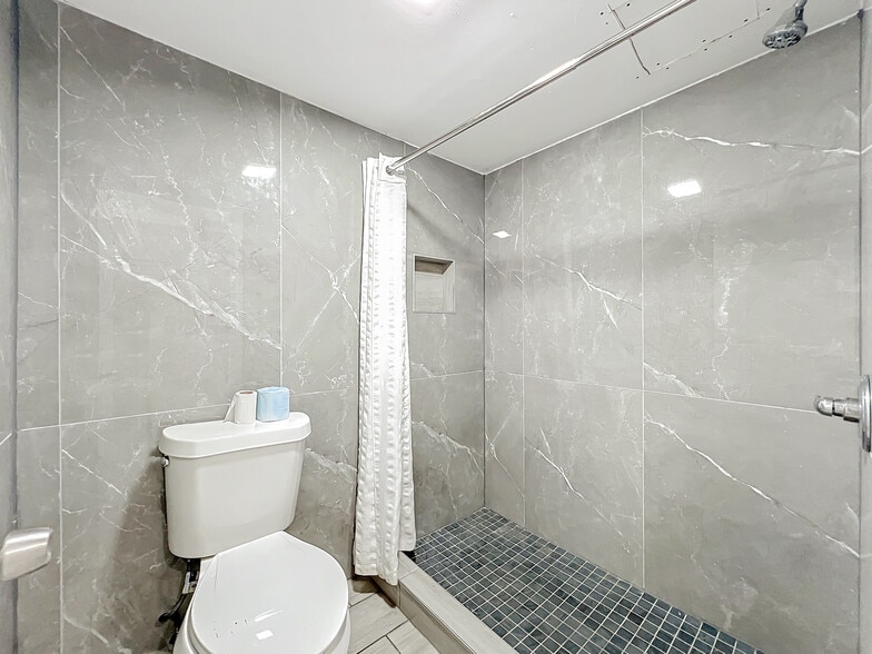 More Photos Of 307 E Vine St, Kissimmee Hotel For Sale