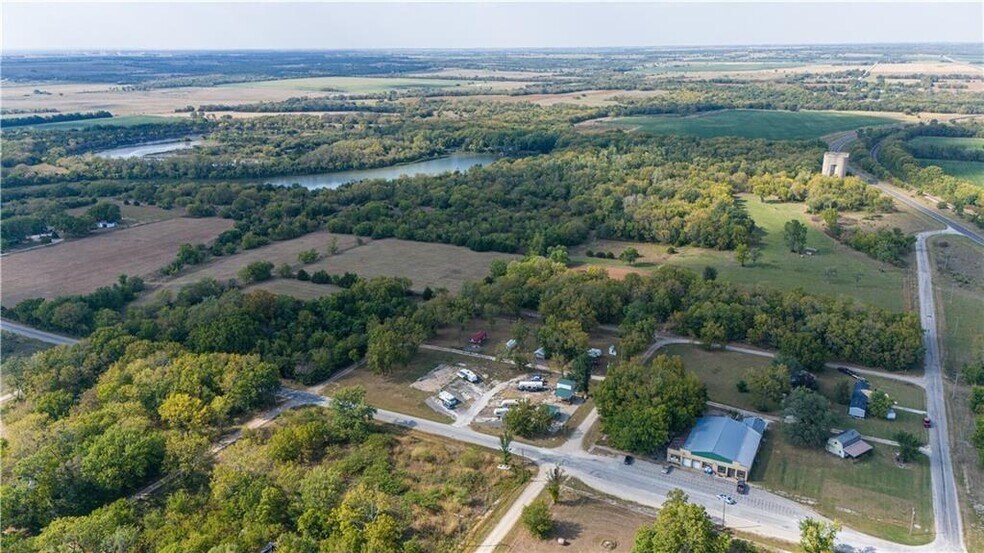 More Photos Of 74 2nd St, Moran Trailer Camper Park For Sale