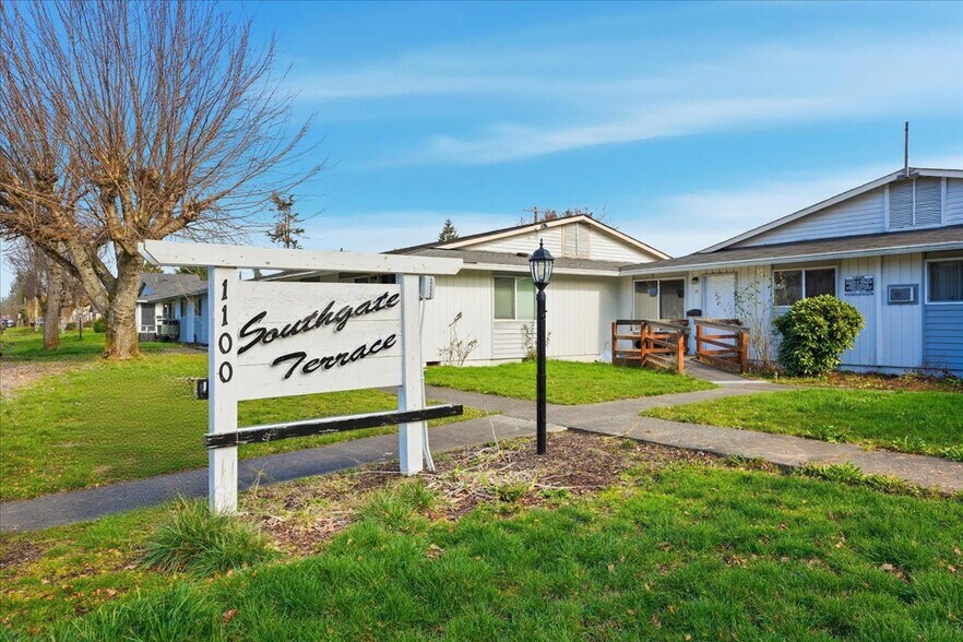 More Photos Of 1100-1105 S Pearl St, Centralia Apartments For Sale