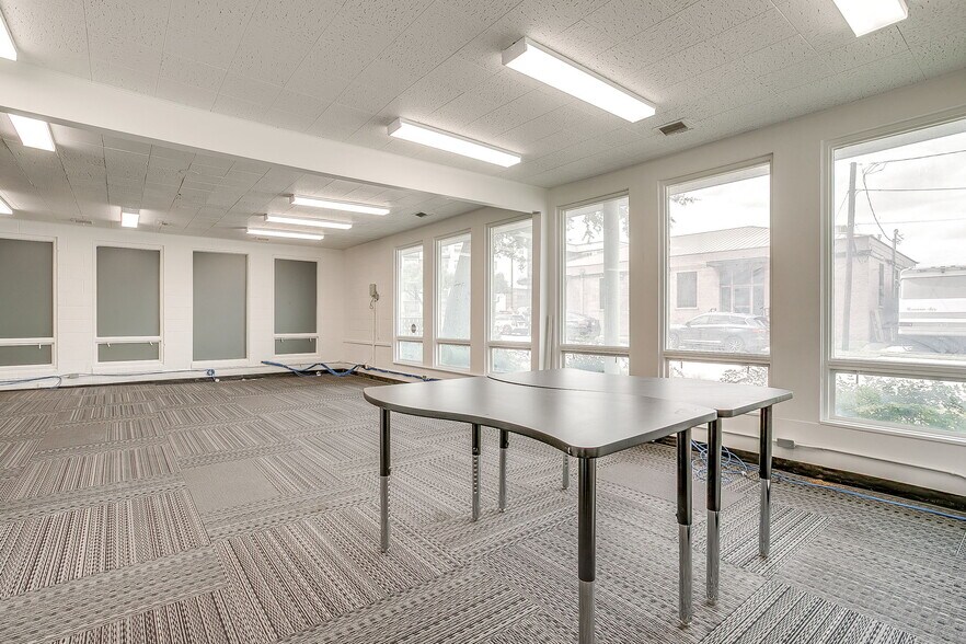 More Photos Of 1413 Rio Grande Ave, Fort Worth Office For Lease
