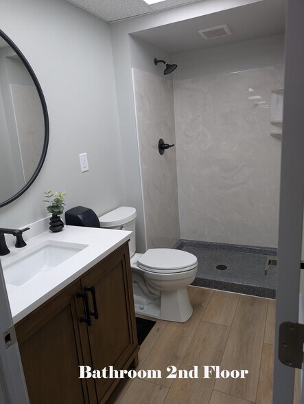 More Photos Of 11353 Lebanon Rd, Cincinnati Light Distribution For Lease