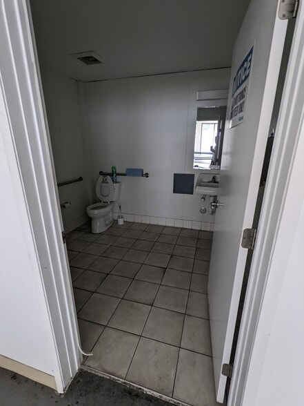 More Photos Of 400 Franklin St, Oakland Warehouse For Lease