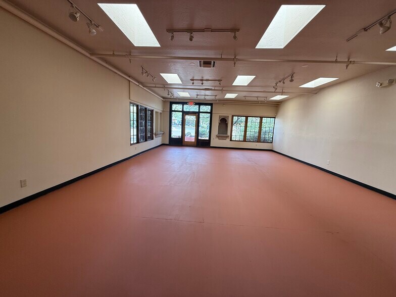More Photos Of 6130-6142 E Cave Creek Rd, Cave Creek Unknown For Lease