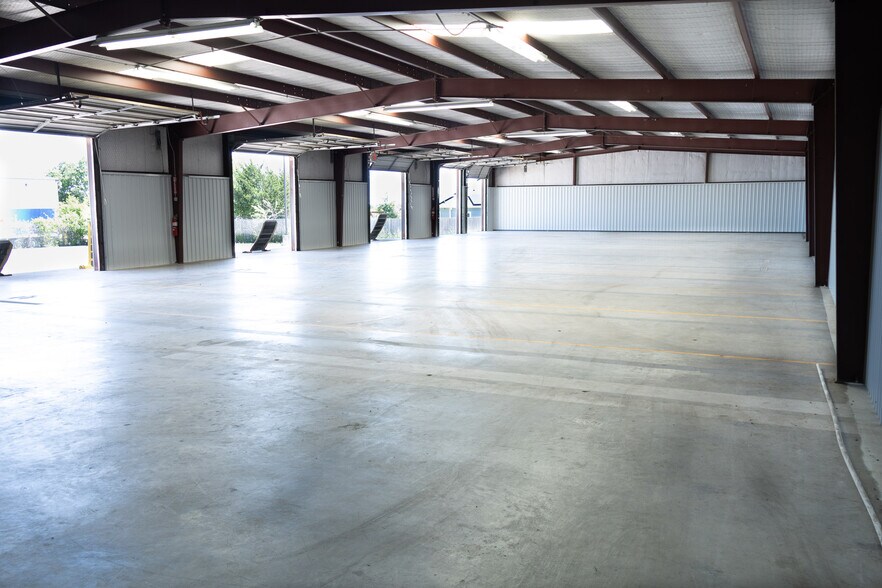More Photos Of 4809 Marshall St, Sherman Warehouse For Lease