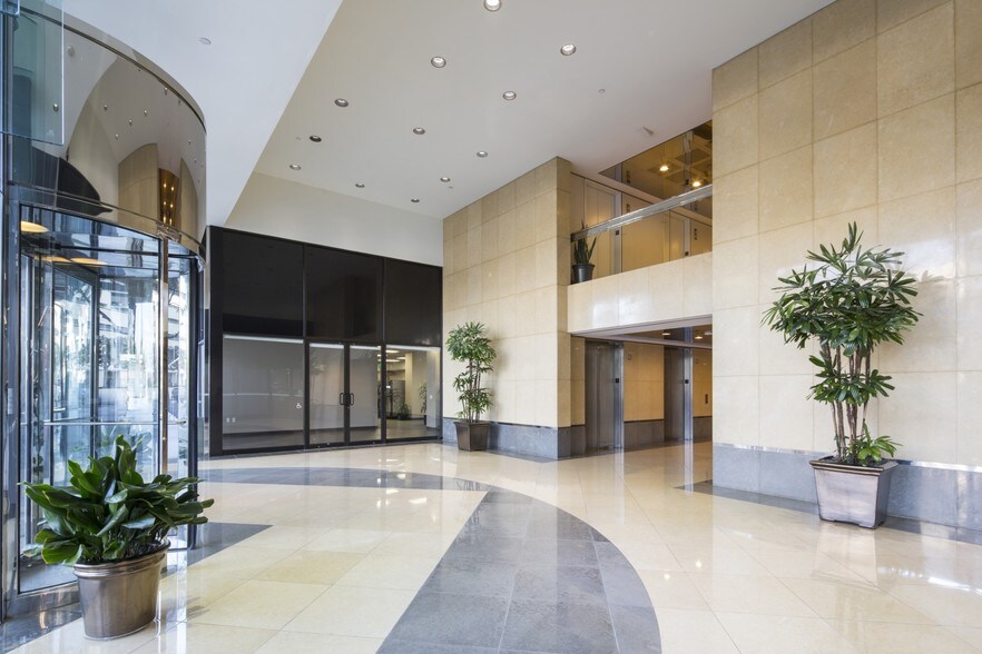 More Photos Of 15760 Ventura Blvd, Encino Office For Lease