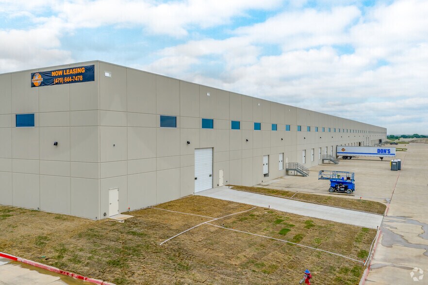 More Photos Of 6100 N Stemmons Fwy, Sanger Unknown For Lease