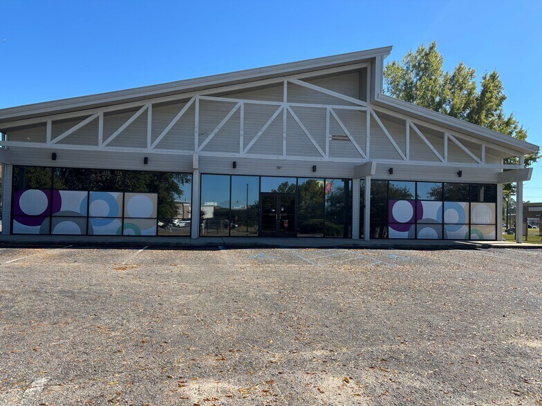 More Photos Of 200 Buyers Dr, Dothan Freestanding For Lease