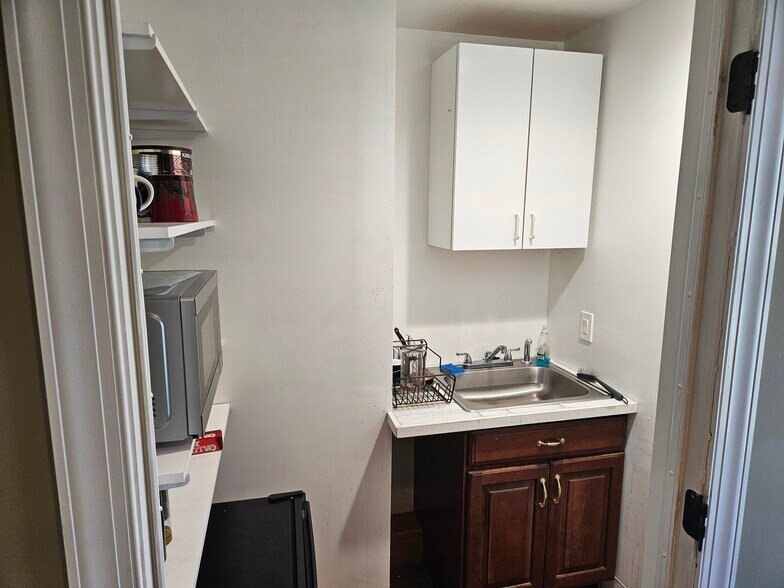 More Photos Of 606 Germantown Pike, Lafayette Hill Office For Sale