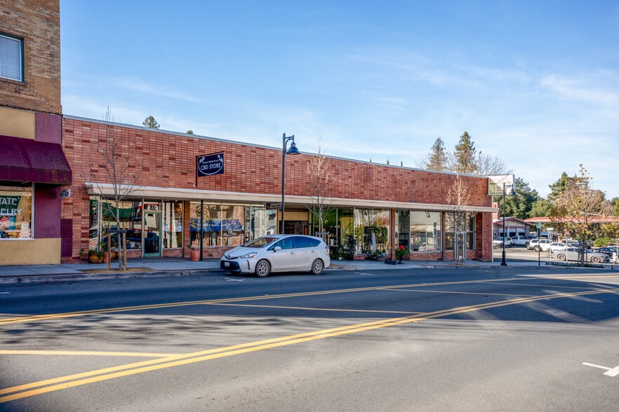 More Photos Of 328-372 N State St, Ukiah Storefront Retail Office For Lease