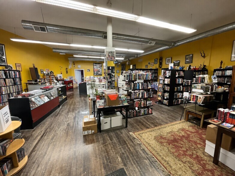 More Photos Of 3182-3184 N Elston Ave, Chicago Storefront Retail Office For Lease