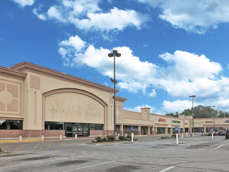 More Photos Of 3847-3865 Gravois Ave, Saint Louis Unknown For Lease