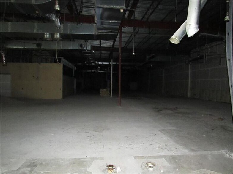 More Photos Of 7025 Clairton Rd, West Mifflin Flex For Lease