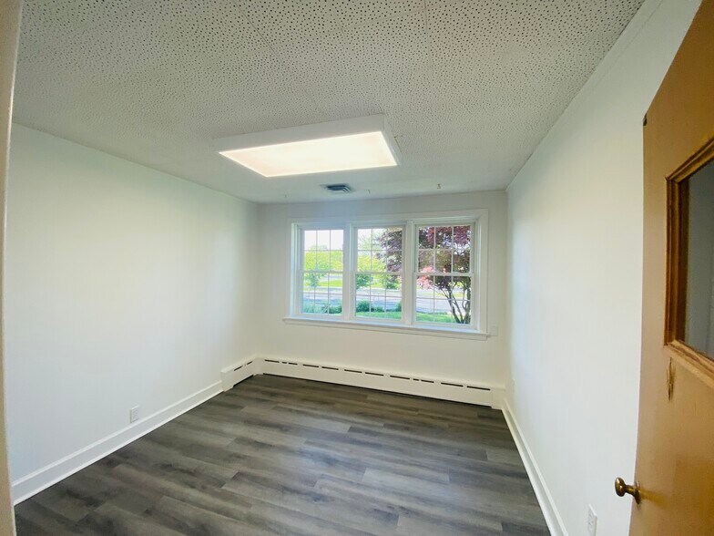 More Photos Of 53 W Brandt Blvd, Salunga Office Residential For Lease