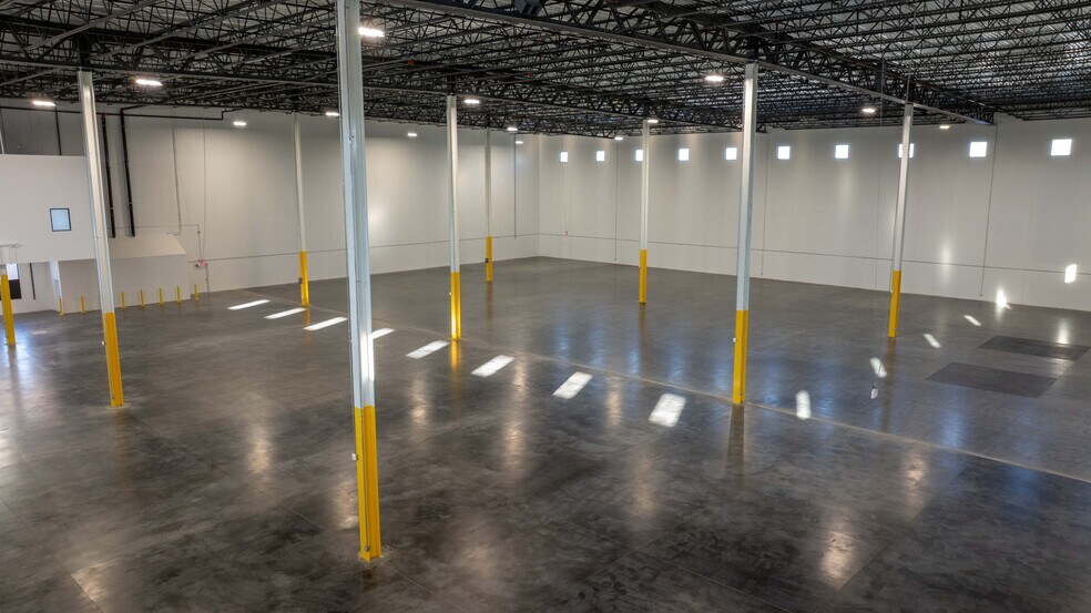 More Photos Of 245 Paterson Plank Rd, Carlstadt Distribution For Lease