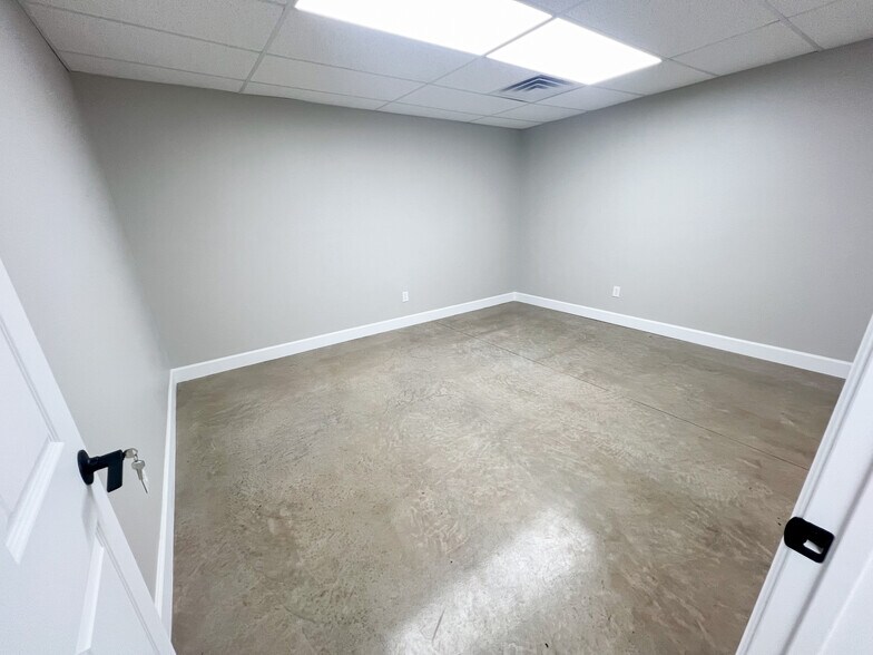 More Photos Of 4713 County Road 128, Midland Warehouse For Lease