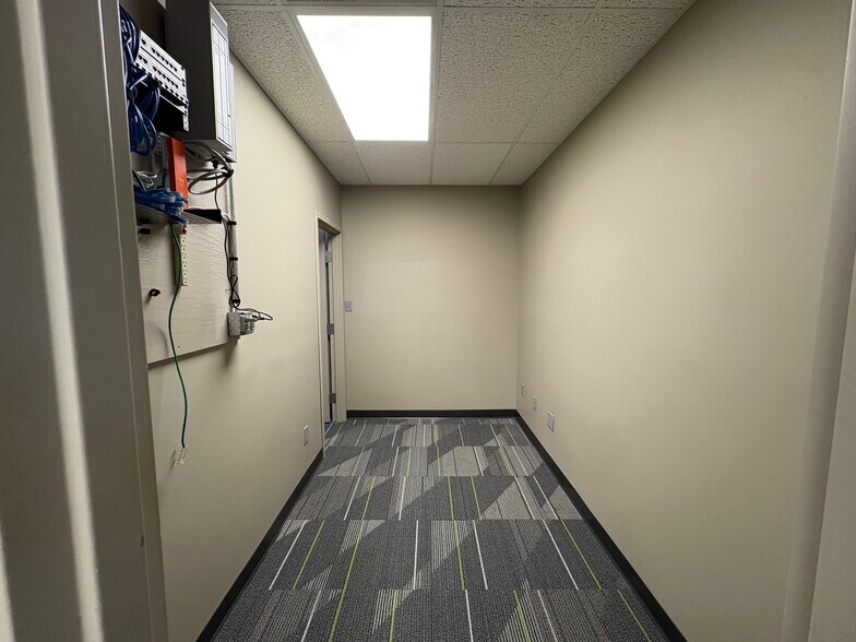 More Photos Of 201 W Broadway Blvd, Johnston City Office For Sale