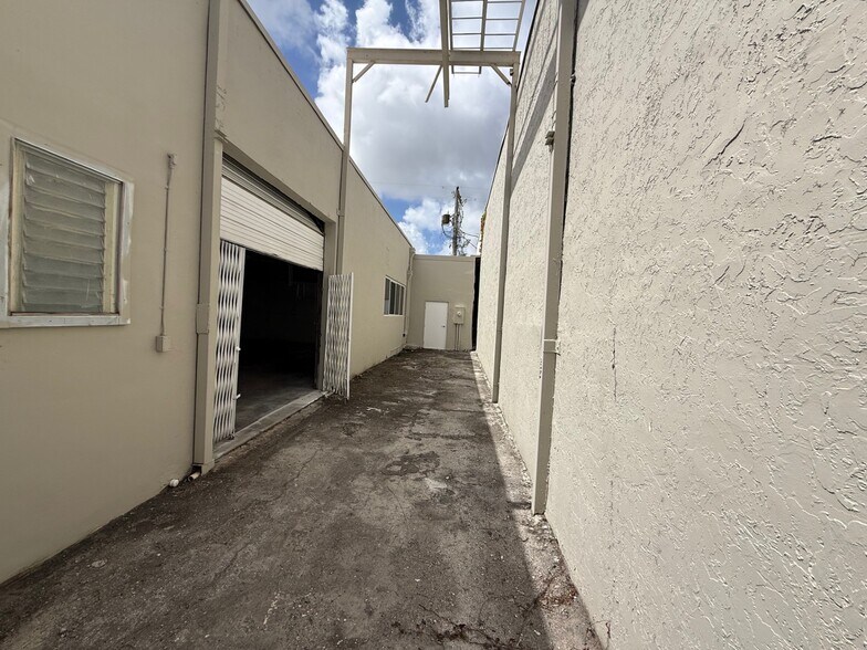 More Photos Of 14020 NW 19th Ave, Miami Warehouse For Sale