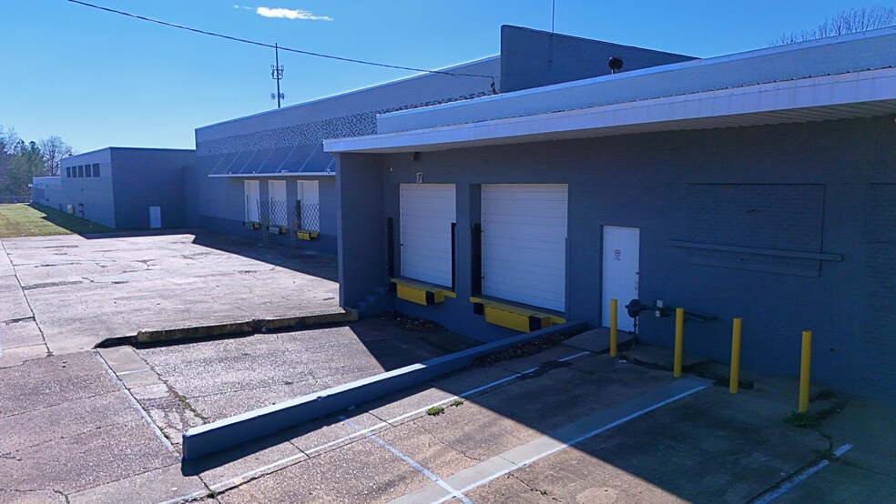 More Photos Of 1709-1769 Latham St, Memphis Distribution For Sale