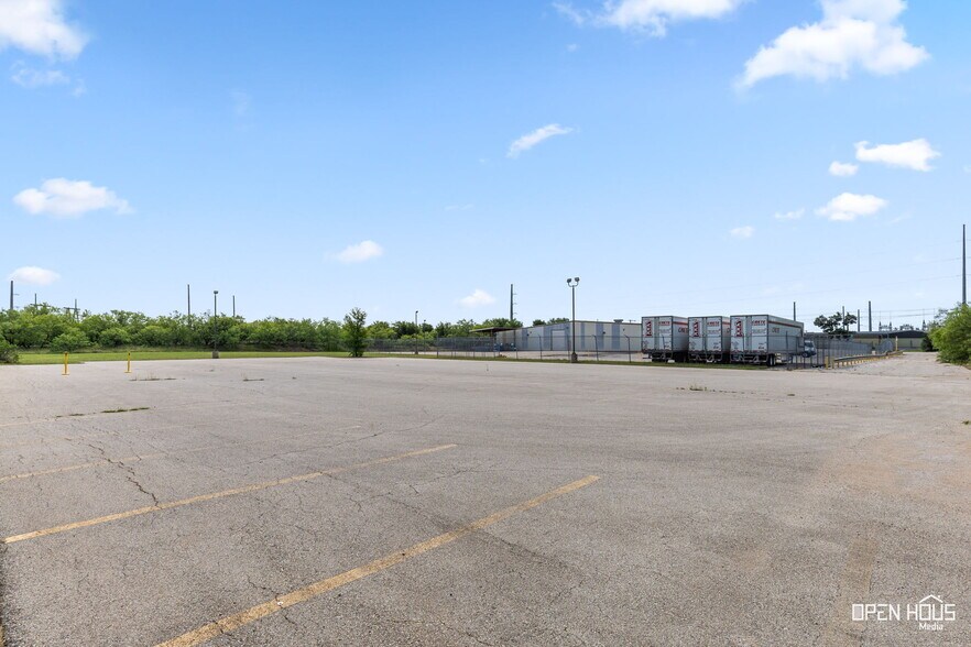 More Photos Of 208 Randy Dr, Wichita Falls Warehouse For Sale