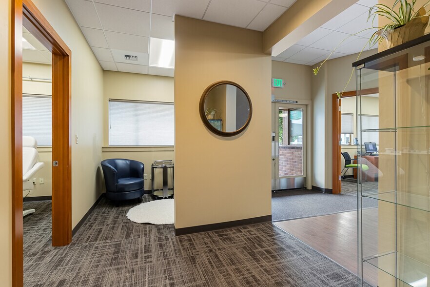 More Photos Of 1501 Cornwall Ave, Bellingham Bank For Sale