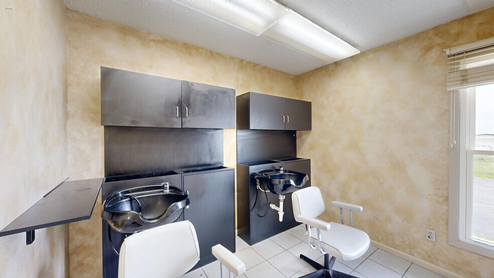 More Photos Of 3130 N Woodford St, Decatur General Retail For Sale