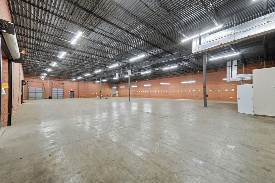 More Photos Of 10605 Southern Loop Blvd, Pineville Warehouse For Lease